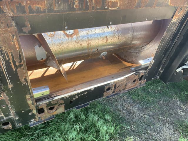 Image of Gleaner 8000 equipment image 4