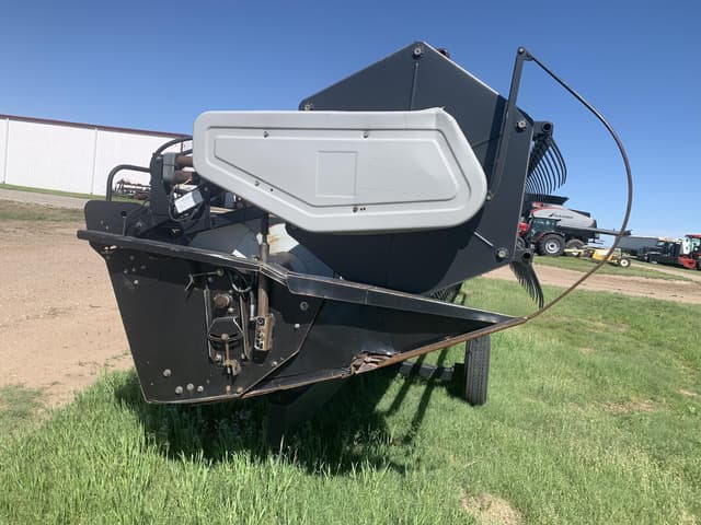 Image of Gleaner 8000 equipment image 2