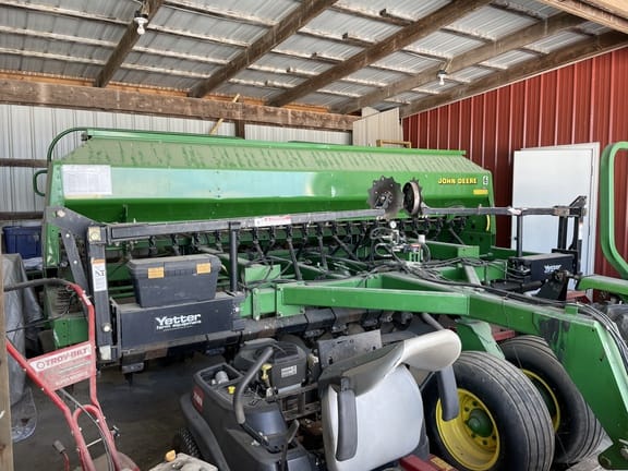 2001 John Deere 1560 Equipment Image0