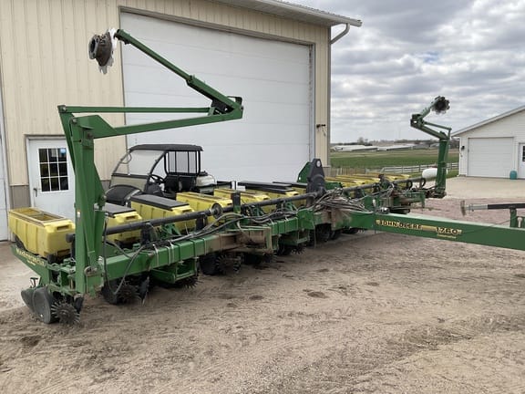 2001 John Deere 1760 Equipment Image0