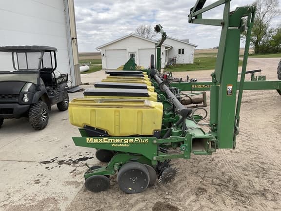 Image of John Deere 1760 equipment image 1