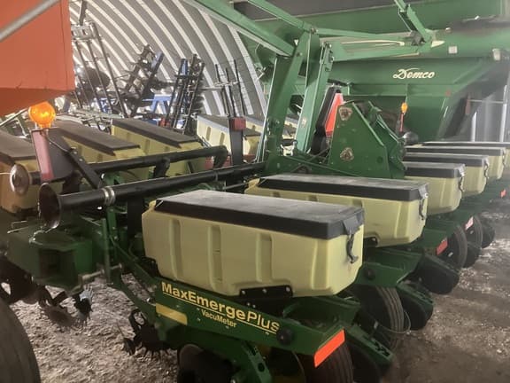 Image of John Deere 1760 Primary image