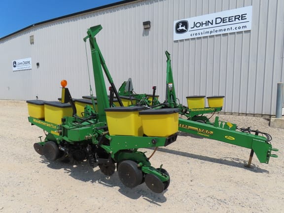 2001 John Deere 1760 Equipment Image0