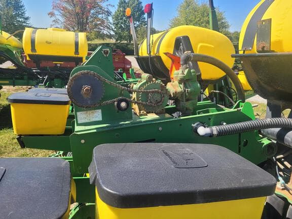 Image of John Deere 1760 equipment image 3