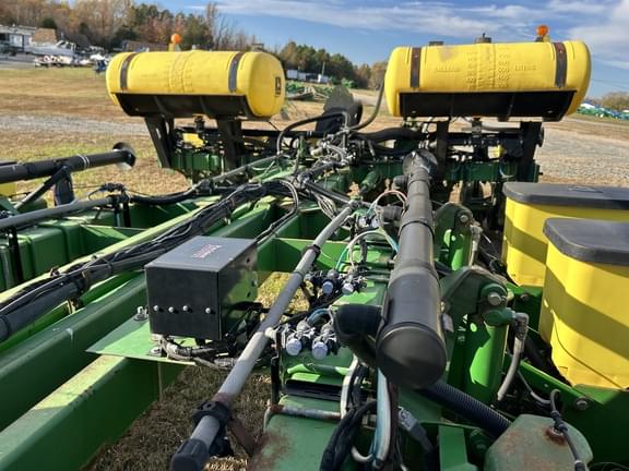 Image of John Deere 1770 equipment image 2