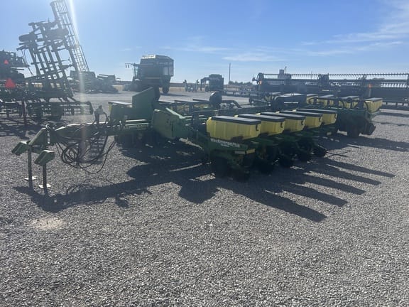 2001 John Deere 1770 Equipment Image0