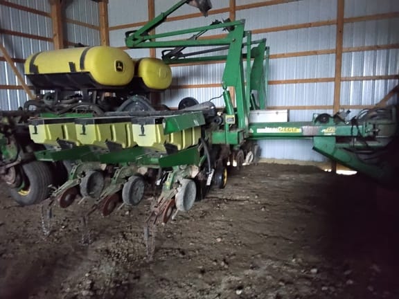 2001 John Deere 1780 Equipment Image0