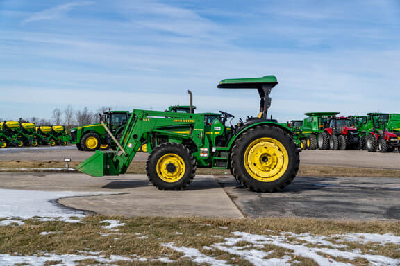 Image of John Deere 5420 equipment image 1