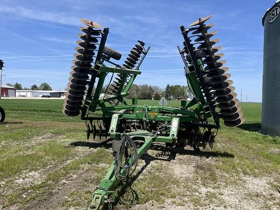Image of John Deere 637 Primary image