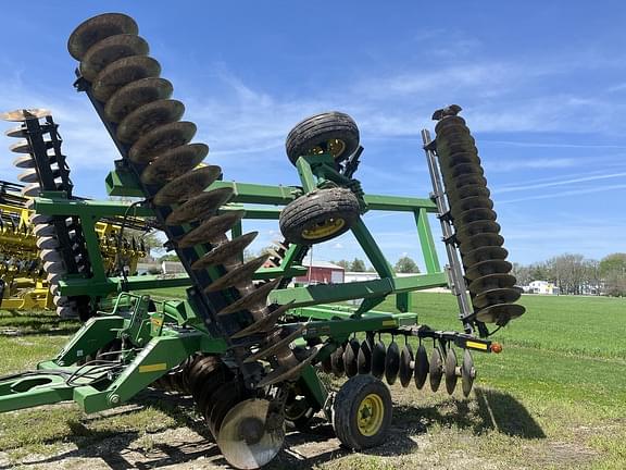 Image of John Deere 637 equipment image 3