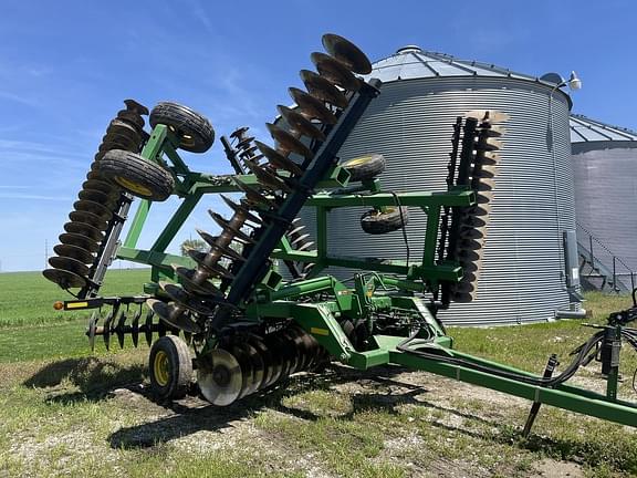 Image of John Deere 637 equipment image 1
