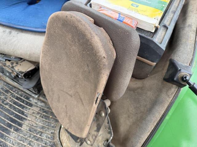 Image of John Deere 8210 equipment image 2