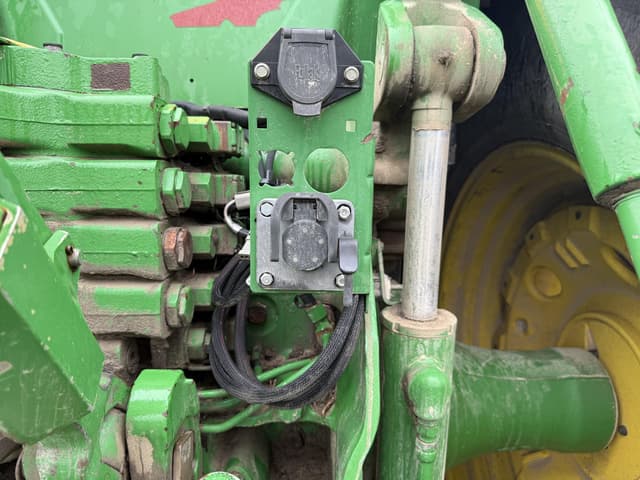 Image of John Deere 8210 equipment image 4