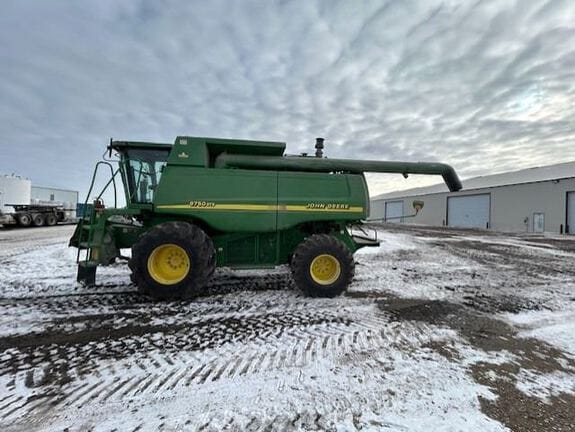 2001 John Deere 9750 STS Equipment Image0