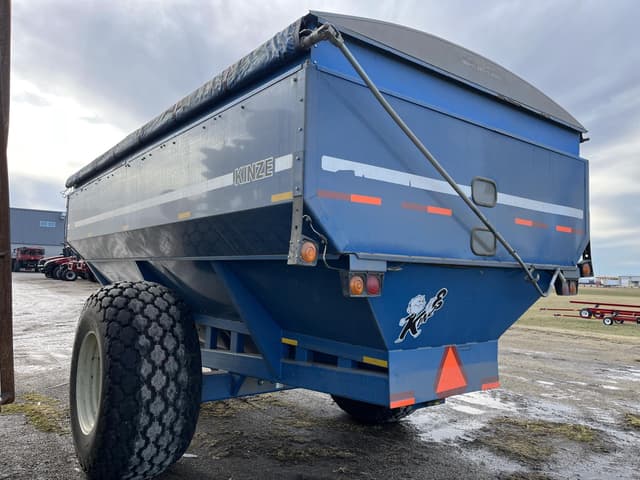 Image of Kinze 840 equipment image 2