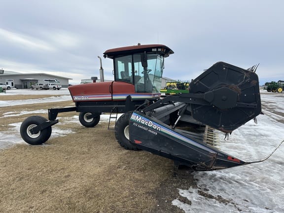 2001 MacDon 9250 Equipment Image0