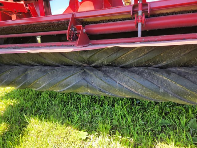 Image of New Holland 1431 equipment image 4