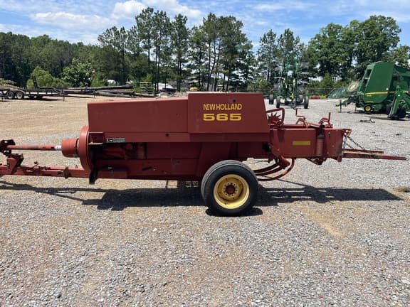Image of New Holland 565 equipment image 2