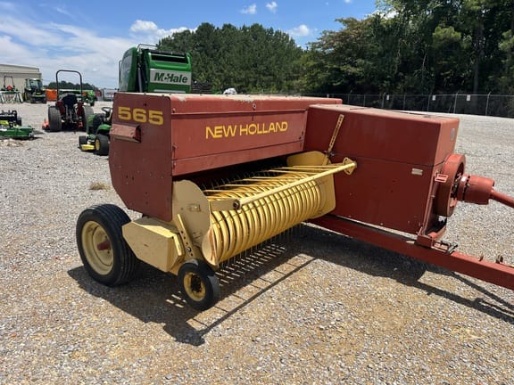 2001 New Holland 565 Equipment Image0