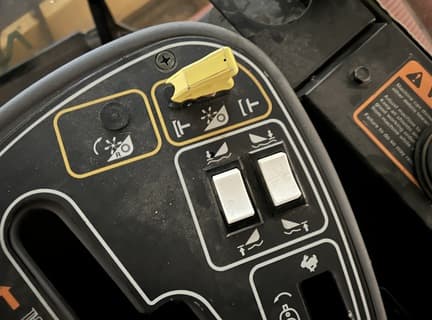 Image of New Holland HW320 equipment image 4