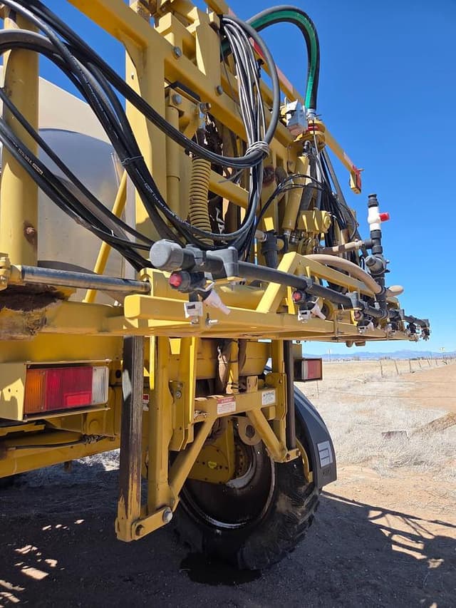 Image of Ag-Chem RoGator 1254 equipment image 4