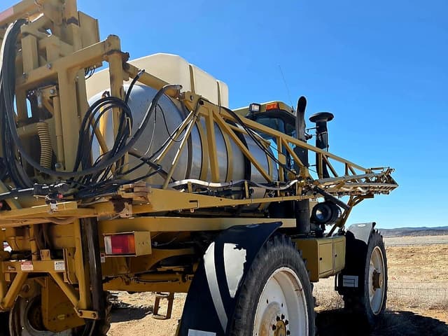 Image of Ag-Chem RoGator 1254 equipment image 2