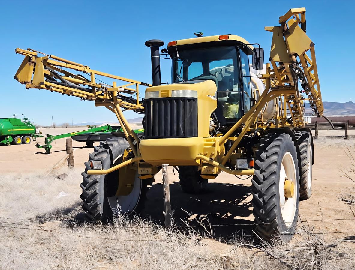 2002 Ag-Chem RoGator 1254 Equipment Image0