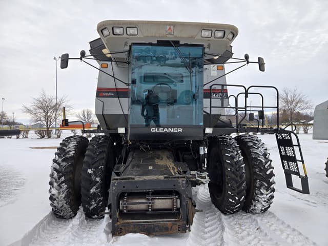 Image of Gleaner R62 equipment image 1
