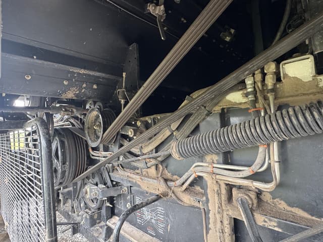 Image of Gleaner R62 equipment image 4