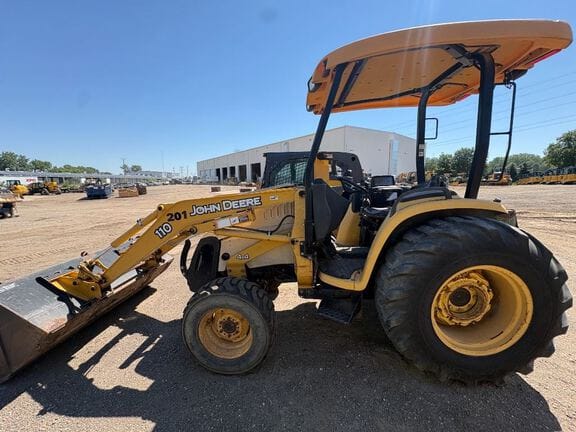 2002 John Deere 110A Equipment Image0