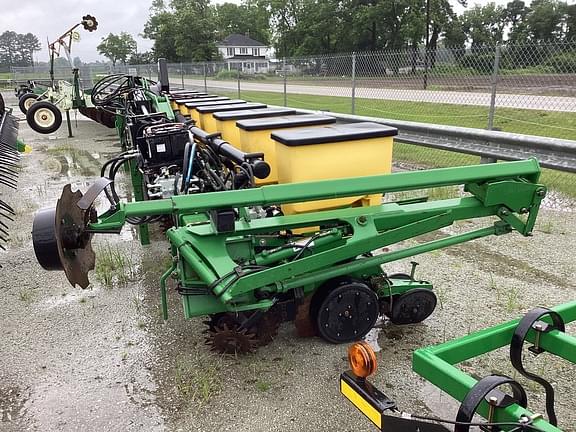 Image of John Deere 1720 equipment image 2