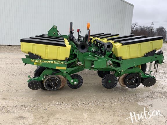 Image of John Deere 1760 equipment image 1