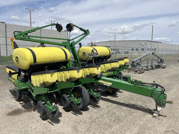 2002 John Deere 1760 Equipment Image0