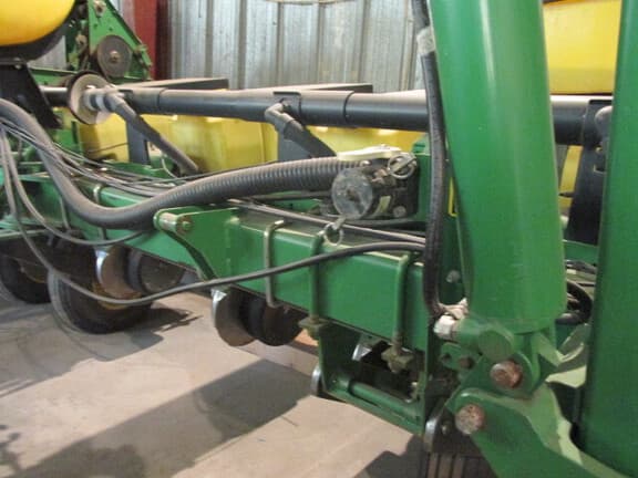 Image of John Deere 1760 equipment image 4
