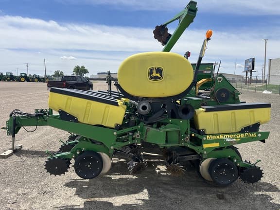 Image of John Deere 1760 equipment image 3