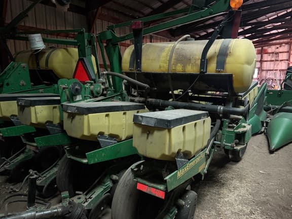 Image of John Deere 1760 equipment image 1