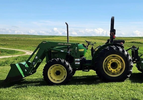 2002 John Deere 5105 Equipment Image0
