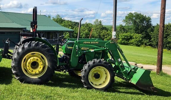 Image of John Deere 5105 equipment image 1