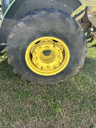 Image of John Deere 5220 equipment image 1