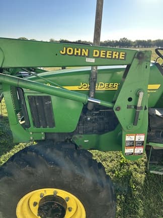 Image of John Deere 5220 equipment image 2