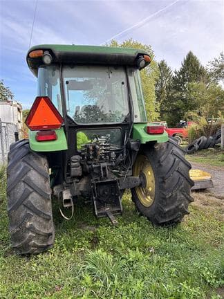 Image of John Deere 5520 equipment image 2