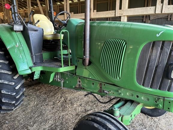 Image of John Deere 6120 equipment image 4