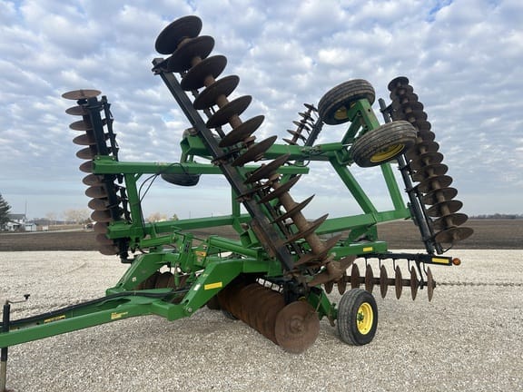 2002 John Deere 637 Equipment Image0