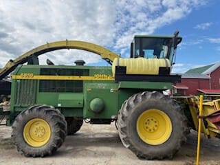 2002 John Deere 6850 Equipment Image0