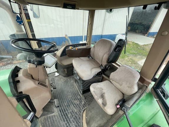 Image of John Deere 8120 equipment image 4