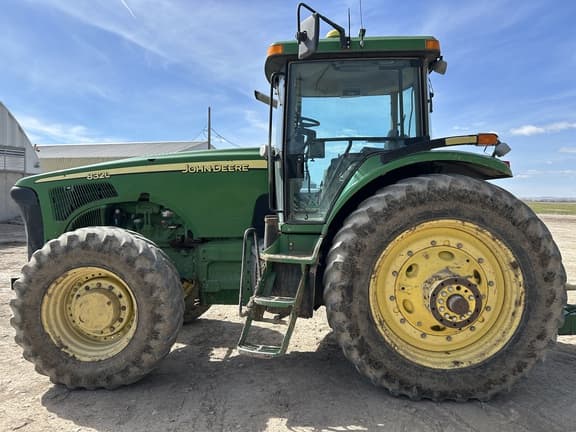 Image of John Deere 8320 equipment image 2