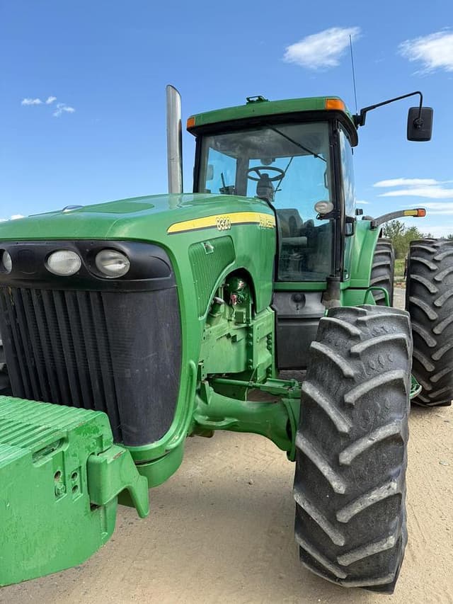 Image of John Deere 8320 equipment image 1