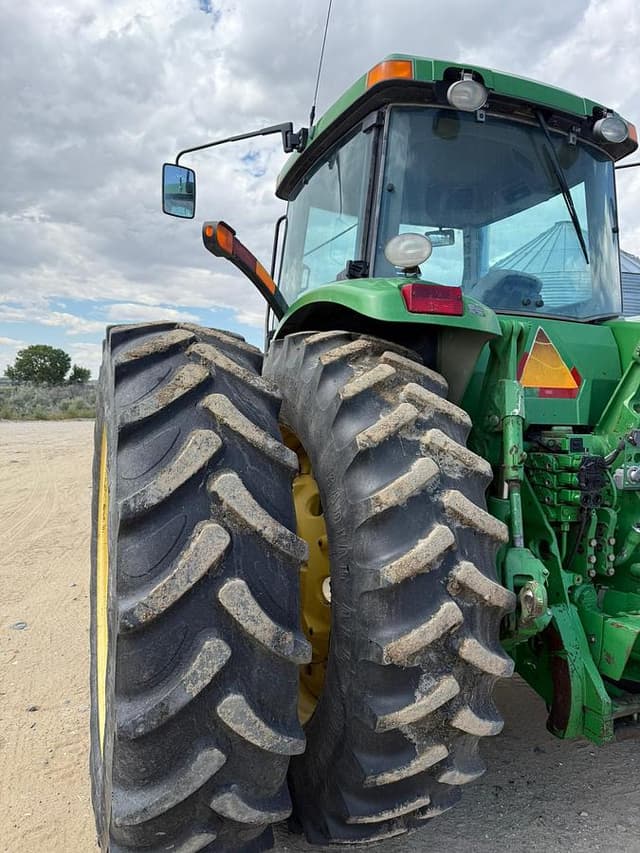 Image of John Deere 8320 equipment image 4