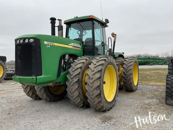 Image of John Deere 9220 equipment image 1