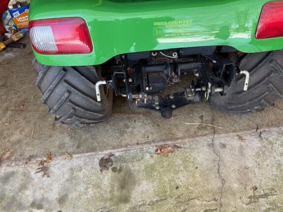 Image of John Deere X475 equipment image 4